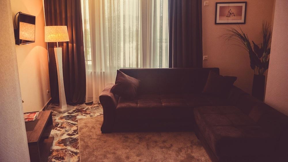 Margo Palace Hotel Tbilisi ภายนอก รูปภาพ